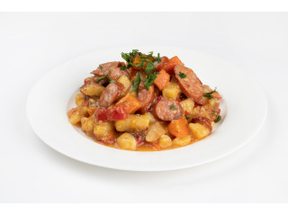 Жаркое с охотничьими колбасками